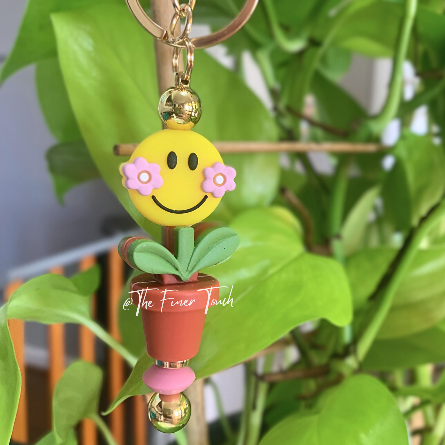 "Retro" Happy face plant pot - key chain